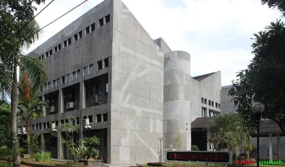 Foto plang nama Fakultas Hukum Universitas Andalas