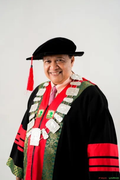 Prof. Dr. Ferdi, SH., M.Hum.