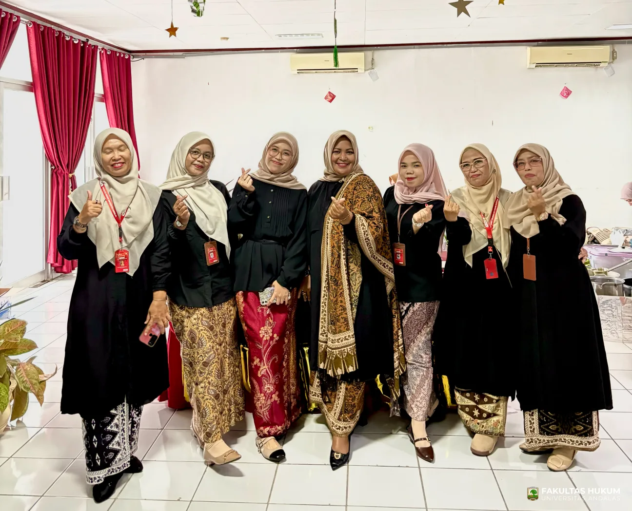 Foto 2 Foto Bersama Stand FH