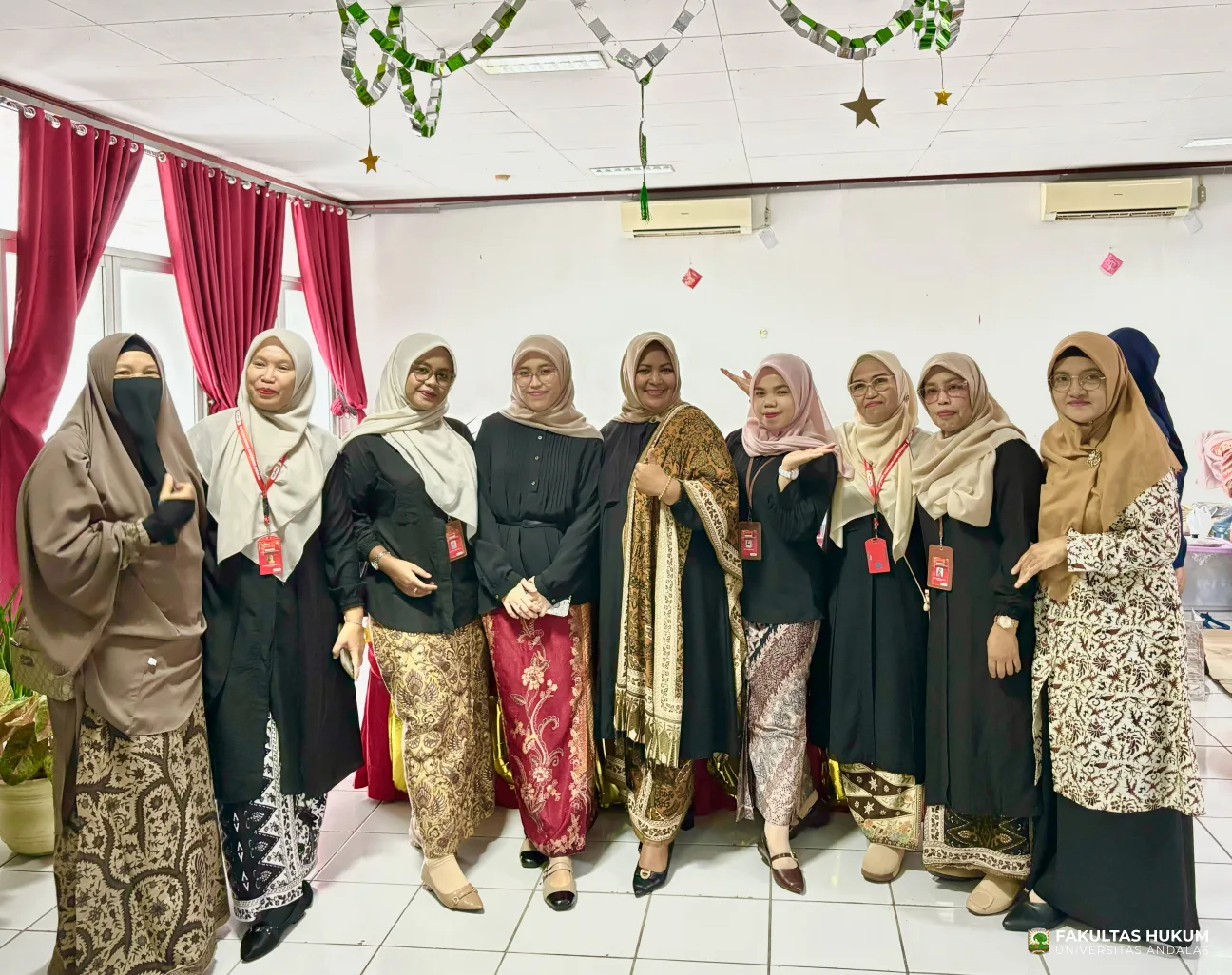 Foto 3 Foto Bersama Stand FH