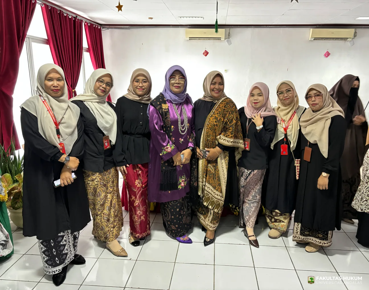 Foto 5 Foto Bersama Stand FH