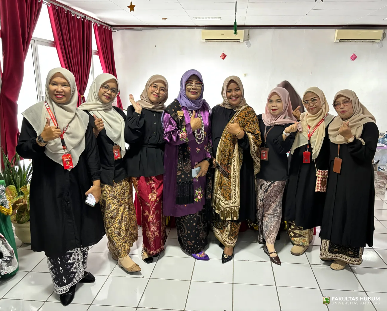 Foto 6 Foto Bersama Stand FH