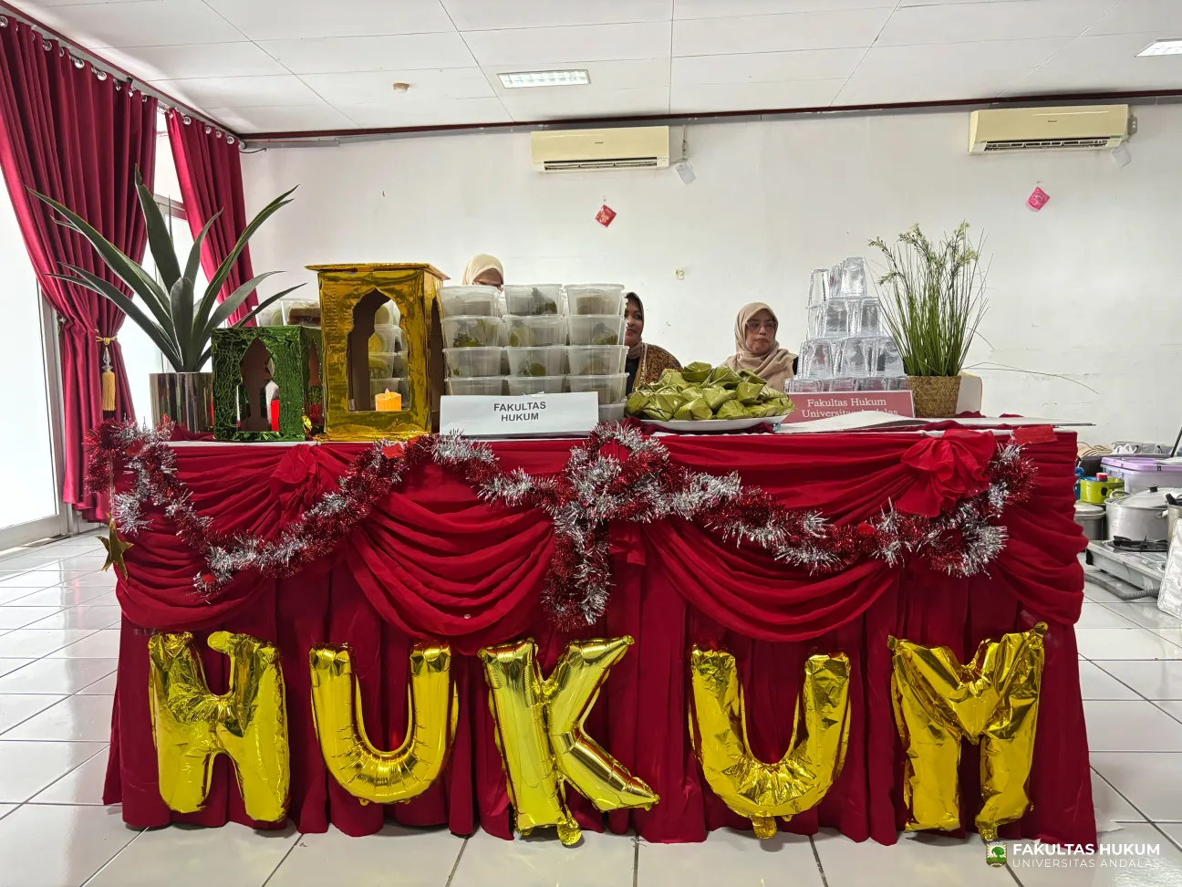 Foto 12 Foto Bersama Stand FH