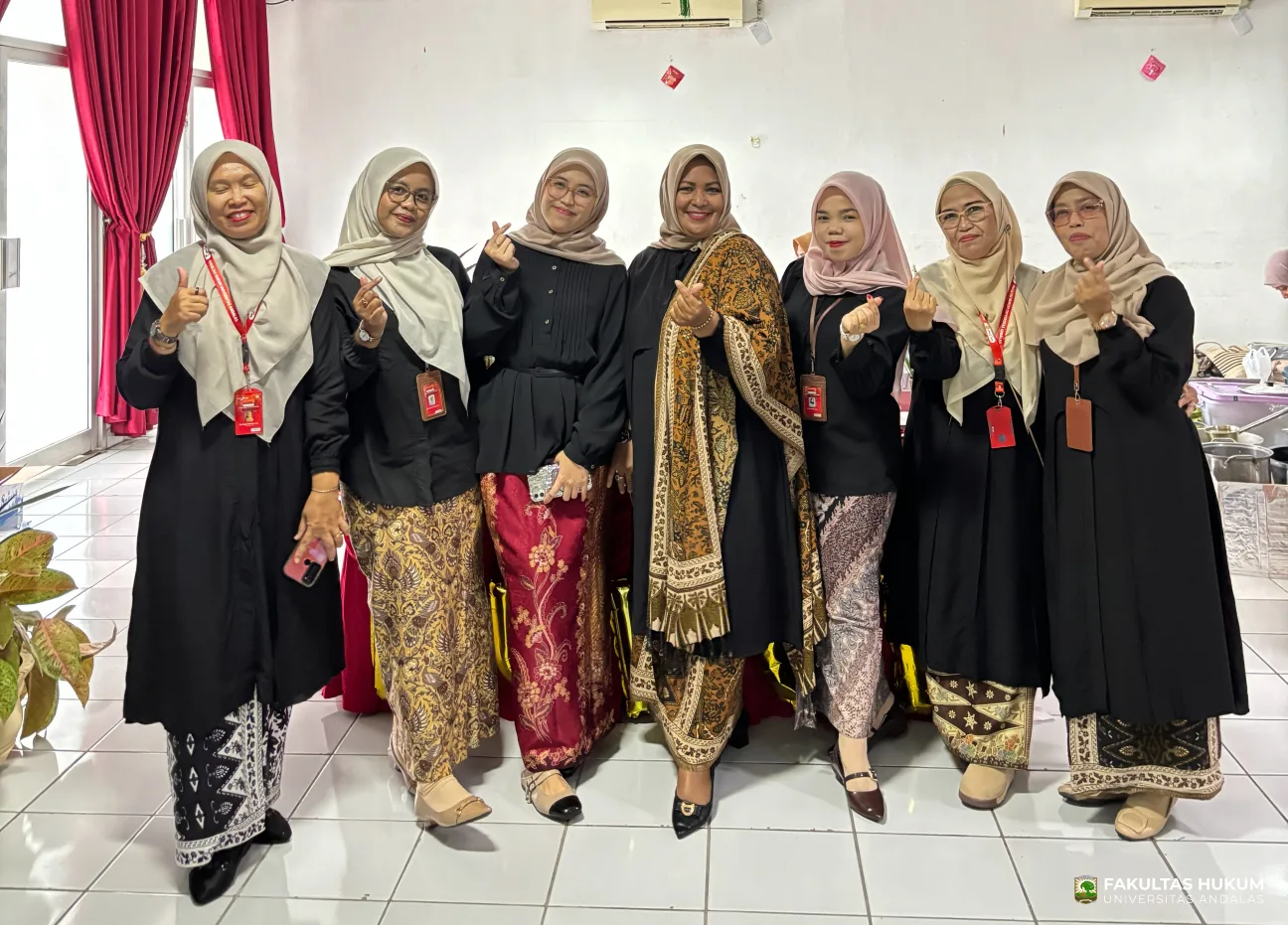 Foto 14 Foto Bersama Stand FH