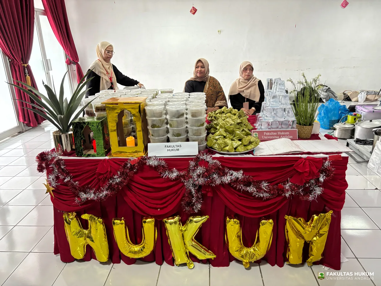 Foto 18 Foto Bersama Stand FH