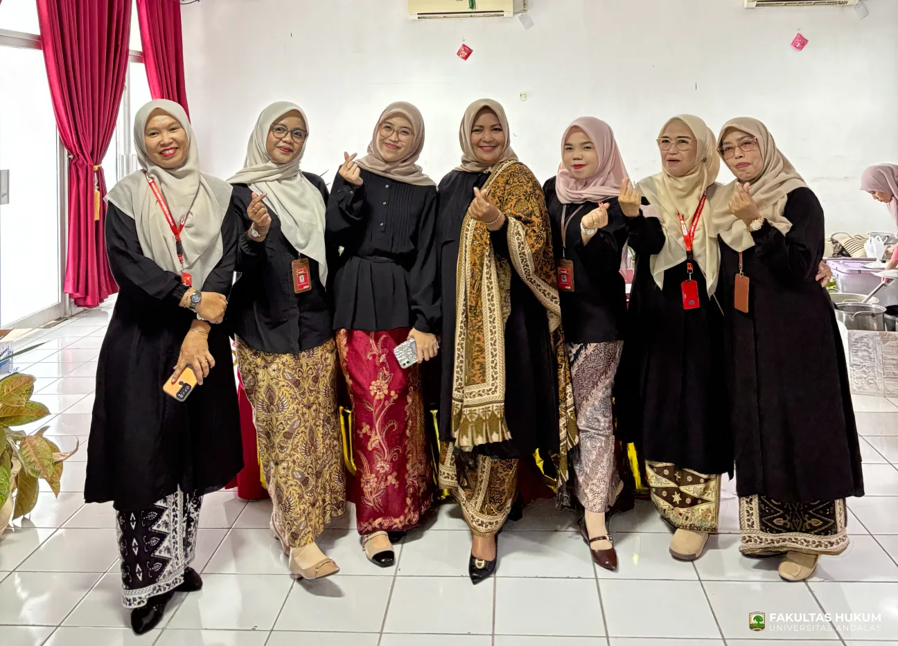 Foto 19 Foto Bersama Stand FH