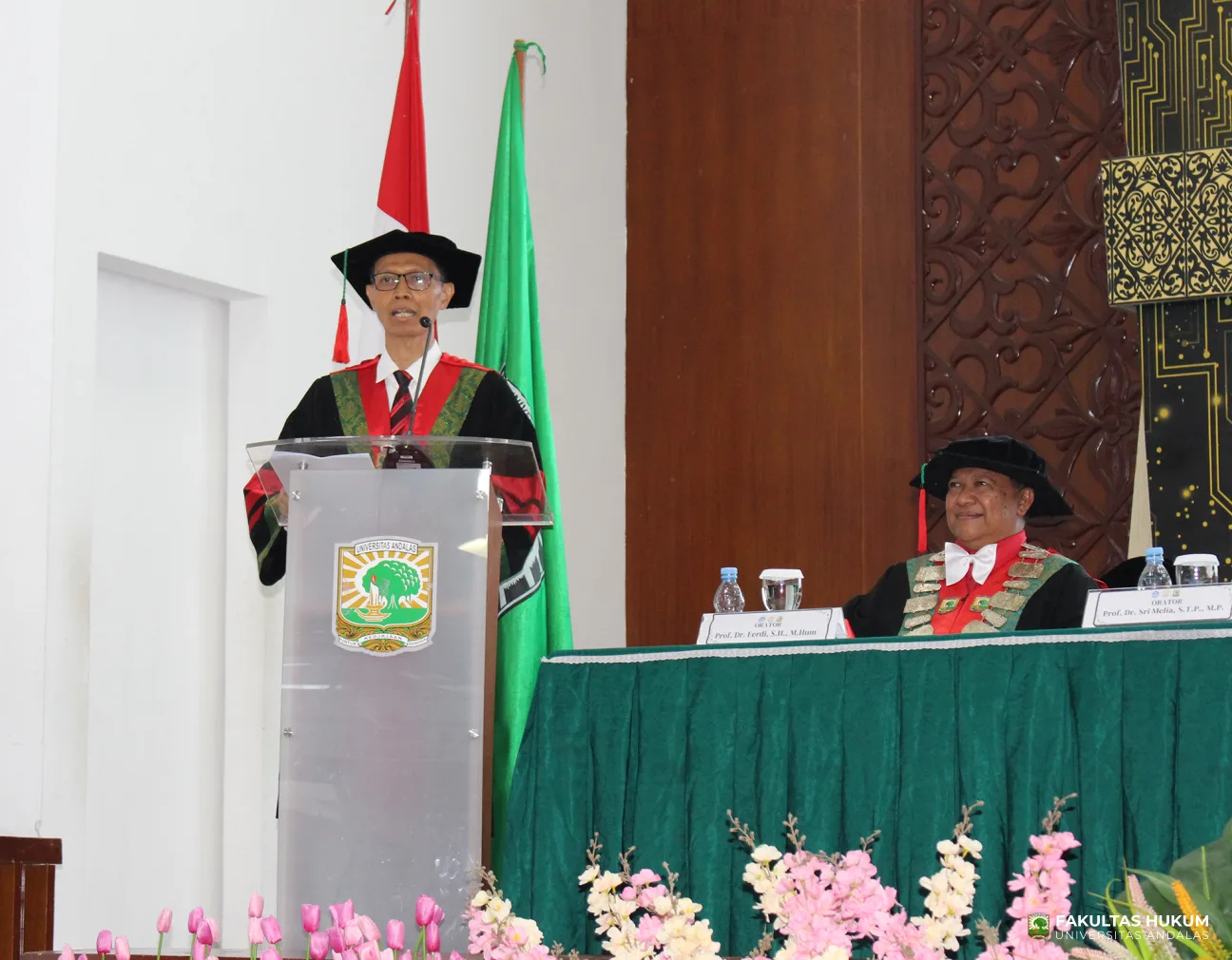 Foto 3 Prof. Dr. Kurnia Warman, S.H., M.Hum. dan Keluarga