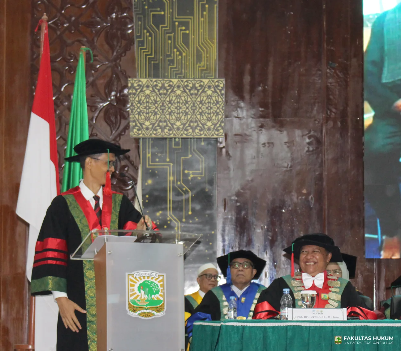Foto 6 Prof. Dr. Kurnia Warman, S.H., M.Hum. dan Keluarga
