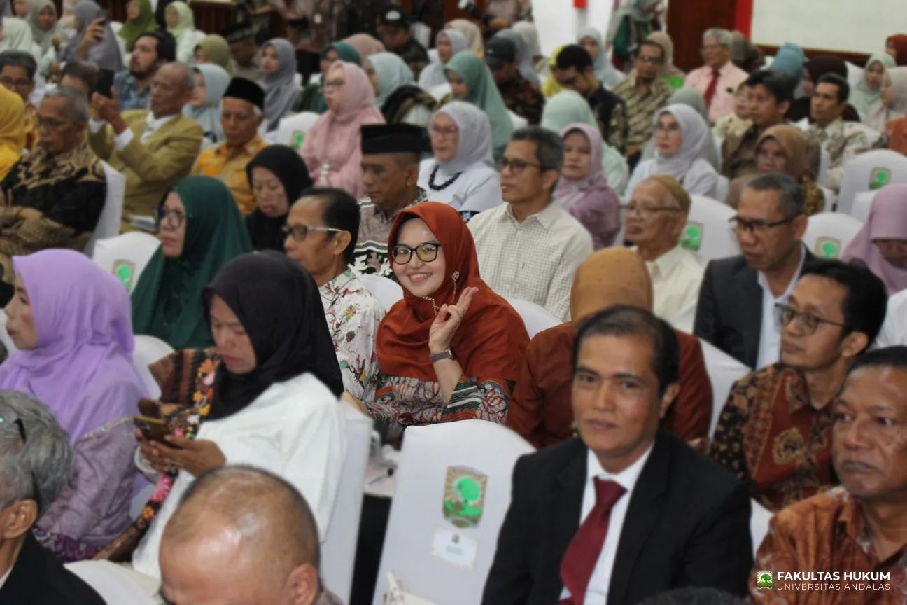 Foto 1 Wakil Dekan I Dr. Nani Mulyati, SH, MCL
