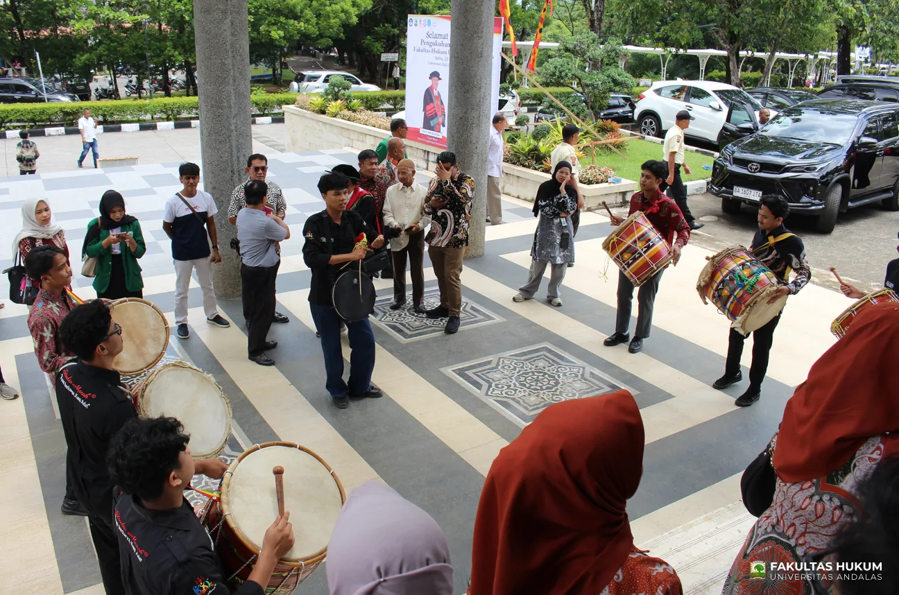 Foto 16 Pengukuhan 2 Guru Besar dari Fakultas Hukum