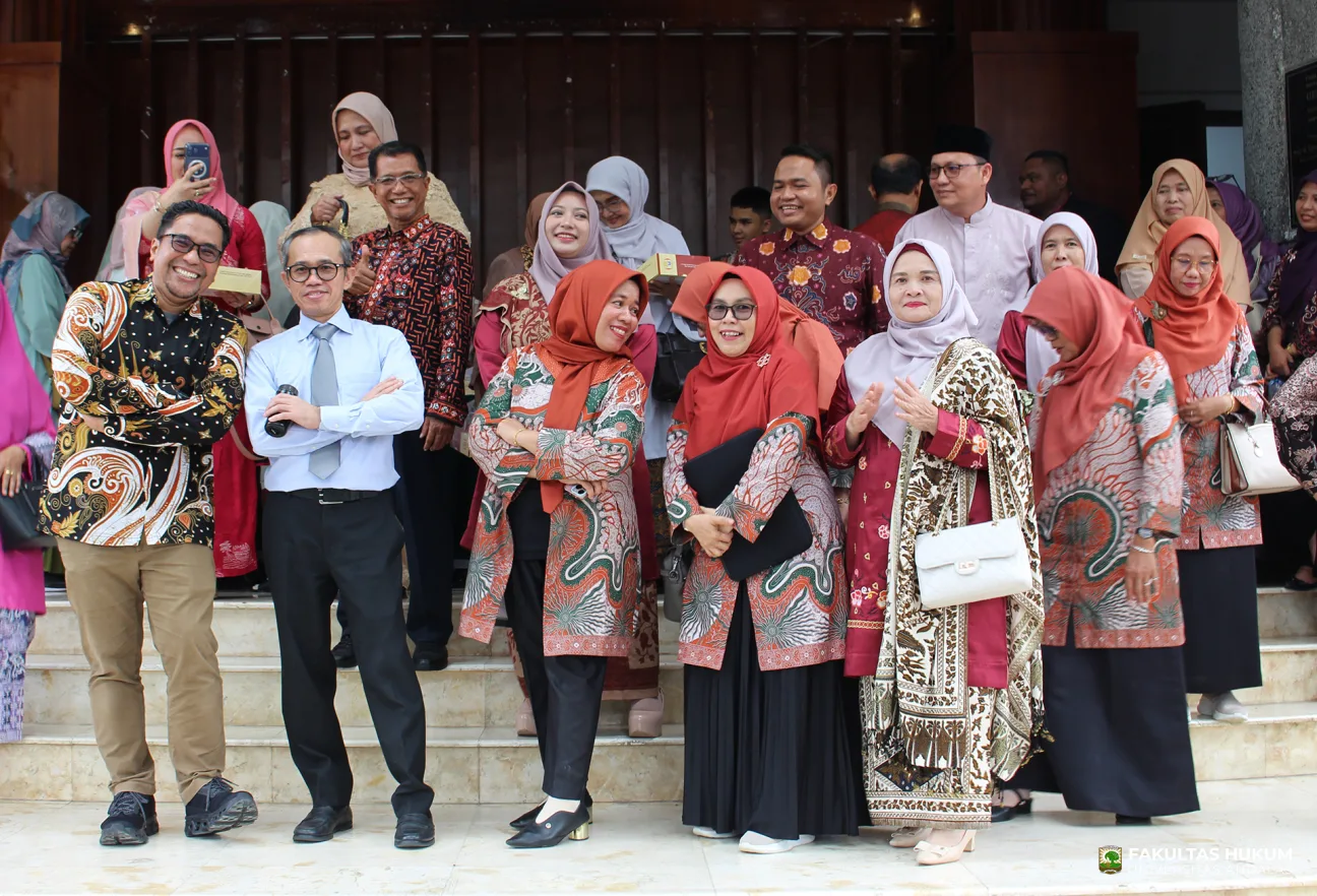 Foto 1 Rektor UNAND Efa Yonnedi, Ph.D. pada Pengukuhan Guru Besar
