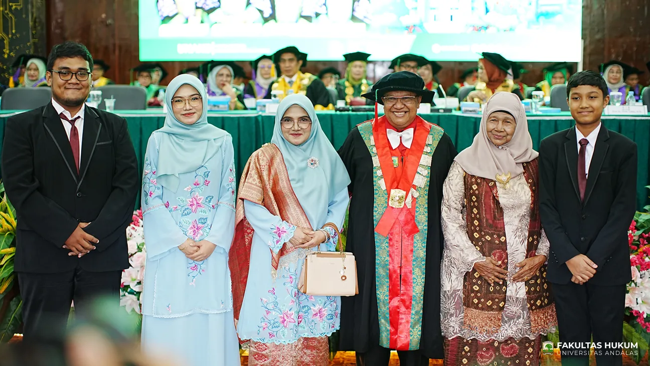 Foto 3 Pengukuhan 2 Guru Besar dari Fakultas Hukum