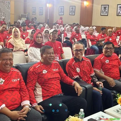 Dari kiri ke kanan: Dekan FH Unand,Ketua Kamar Pidana...