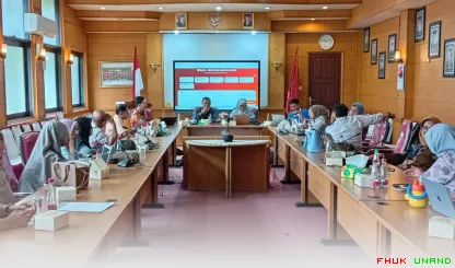 Rapat yang dilakukan oleh jajaran manajemen Fakultas Hukum...