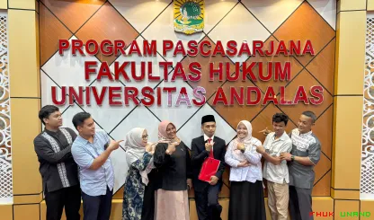 Nazif Hidayatullah, S.H., M.H. berfoto bersama dosen...