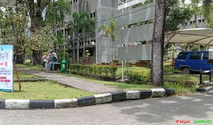 Lokasi 11 di depan Fakultas Hukum Universitas Andalas,...