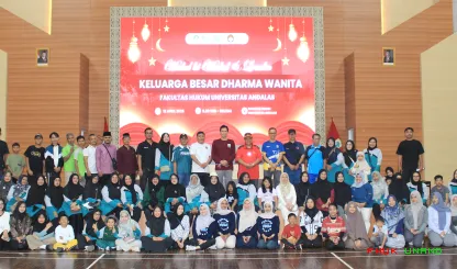 Foto 1 Foto Bersama acara Halal bi Halal Fakultas Hukum...