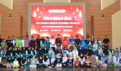 Foto 2 Foto Bersama acara Halal bi Halal Fakultas Hukum...