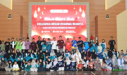 Foto 3 Foto Bersama acara Halal bi Halal Fakultas Hukum...