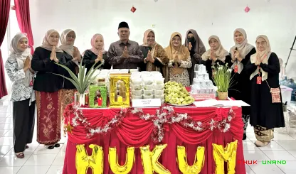 Foto 1 Foto bersama Stand Fakultas Hukum di Halal bi Halal...