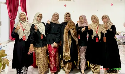 Foto 2 Foto bersama Stand Fakultas Hukum di Halal bi Halal...