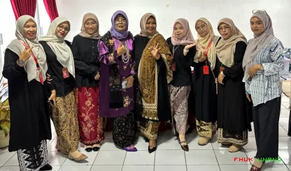 Foto 8 Foto bersama Stand Fakultas Hukum di Halal bi Halal...