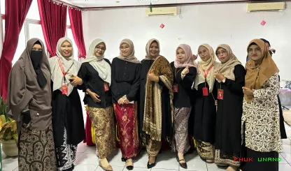 Foto 11 Foto bersama Stand Fakultas Hukum di Halal bi Halal...