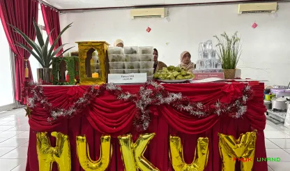 Foto 12 Foto bersama Stand Fakultas Hukum di Halal bi Halal...