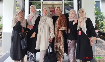 Foto 2 Foto sebelum keberangkatan ke acara Halal bi Halal &...