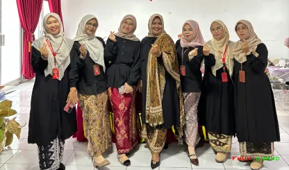 Foto 1 Foto tim stand fakultas hukum di Halal bi Halal &...