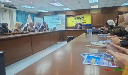 Foto 4 Kunjungan dan studi banding ke Universiti Utara...