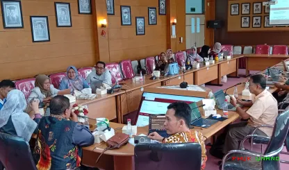 Foto 2 Suasana Rapat Management Meeting hari Rabu 29 April...