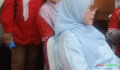 Foto 3 Peserta di ruangan dan di luar ruangan acara...