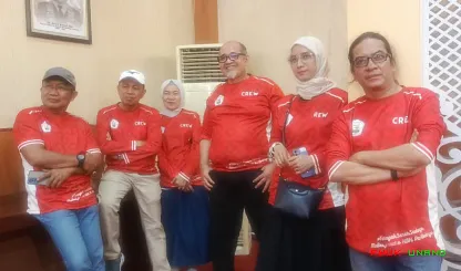 Foto 2 Peserta dan tokoh di ruangan dan di luar ruangan...