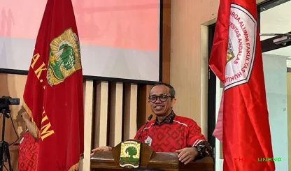 Foto 7 Peserta dan tokoh di ruangan dan di luar ruangan...