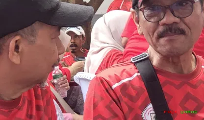 Foto 10 Peserta dan tokoh di ruangan dan di luar ruangan...