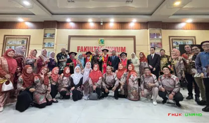 Foto 6 Pengukuhan Guru Besar dua Dosen Fakultas Hukum,...