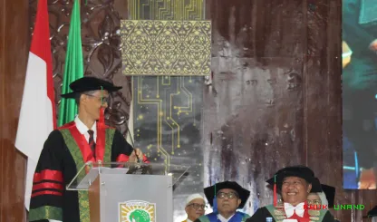 Foto 6 Orasi ilmiah Prof. Dr. Kurnia Warman, S.H., M.Hum....