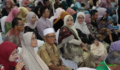 Foto 1 Keluarga dari Prof. Dr. Kurnia Warman, S.H., M.Hum.