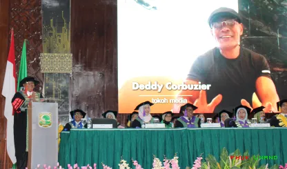 Foto 2 Orasi ilmiah guru besar Prof. Dr. Ferdi, S.H., M.H....