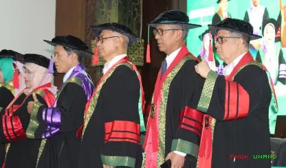 Foto 10 Pengukuhan Guru Besar Prof. Dr. Ferdi, S.H., M.H....
