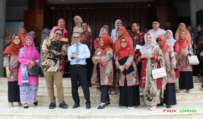 Foto 2 Rektor UNAND Efa Yonnedi, Ph.D. menyampaikan bahwa...