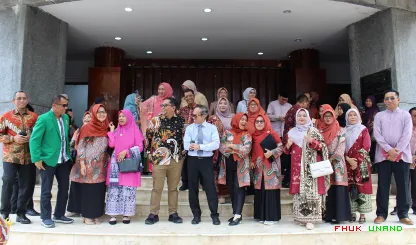 Foto 5 Rektor UNAND Efa Yonnedi, Ph.D. menyampaikan bahwa...