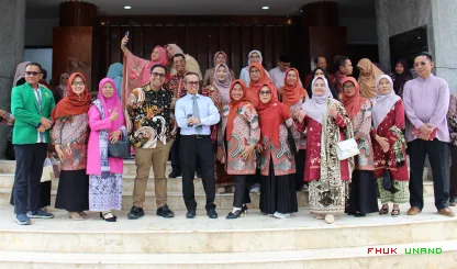 Foto 7 Rektor UNAND Efa Yonnedi, Ph.D. menyampaikan bahwa...
