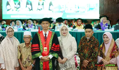 Foto 4 Prof. Kurnia Warman dikukuhkan sebagai guru besar di...