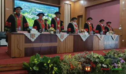 Foto 2 Dokumentasi foto ujian terbuka doktor hukum Titin...