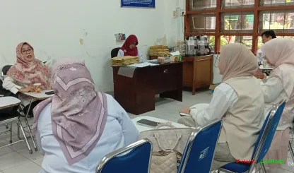 Foto 1 Suasana Sekretariat ujian UTS di gedung F