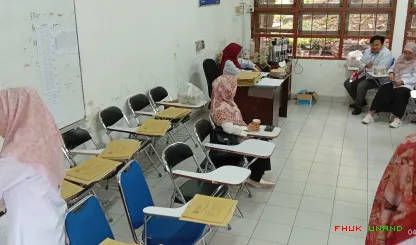 Foto 3 Suasana Sekretariat ujian UTS di gedung F