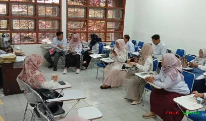 Foto 5 Suasana Sekretariat ujian UTS di gedung F
