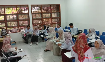 Foto 7 Suasana Sekretariat ujian UTS di gedung F